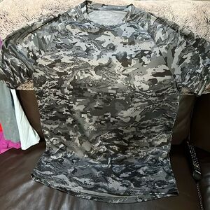 UA men’s athletic stretch